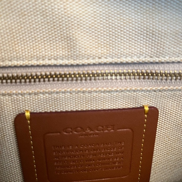 Coach Andie - Picture 6 of 7